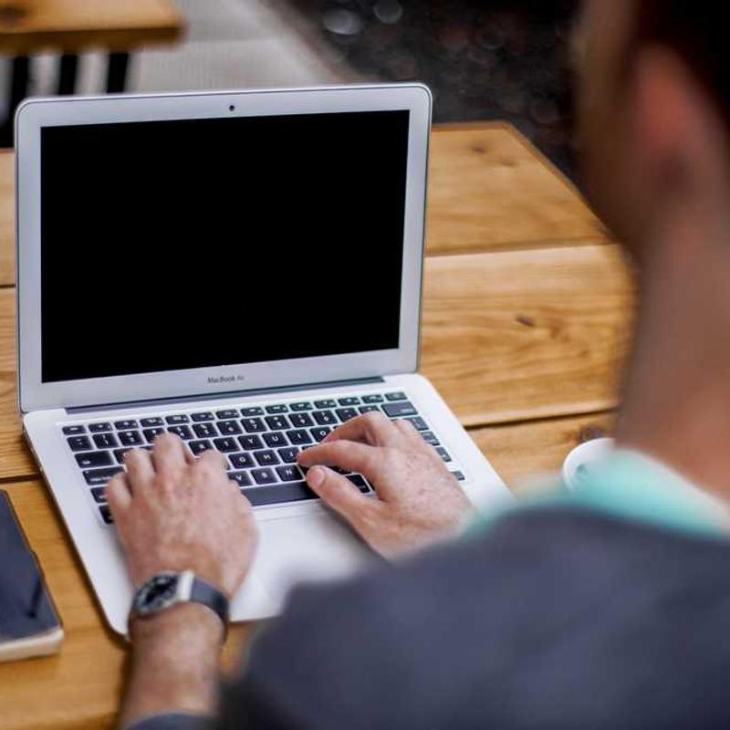 Customizable 24/7 focus group (FR)